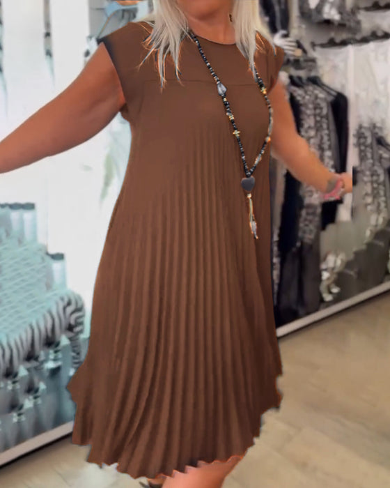 Ensfarget plissert uformell kjole med rund hals