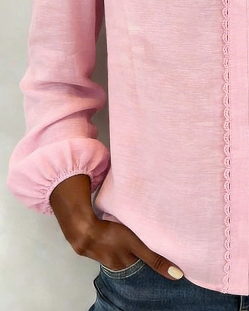 Ensfarget Topp Med V-Hals Og Patchwork-Detalj