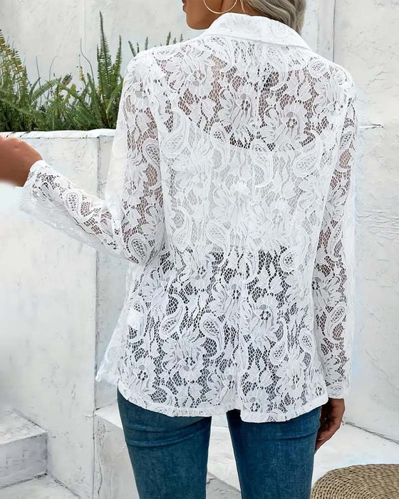 Ensfarget elegant kåpe med floral blonder og jakkeslag