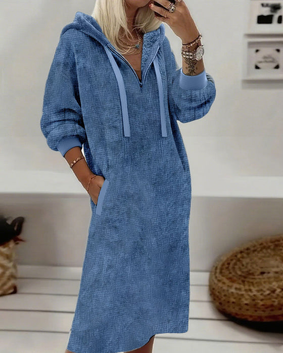 Kjole Av Fleece I Vaffelstrikk Med Hette