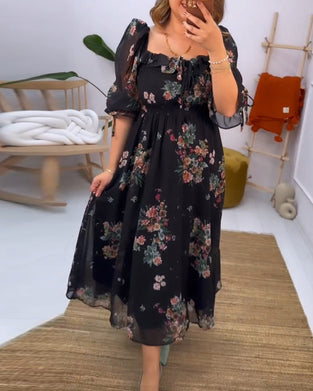 Elegant kjole med firkantet hals med blomstertrykk