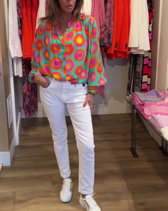 Fargerik skjorte med stativ krage med geometrisk trykk