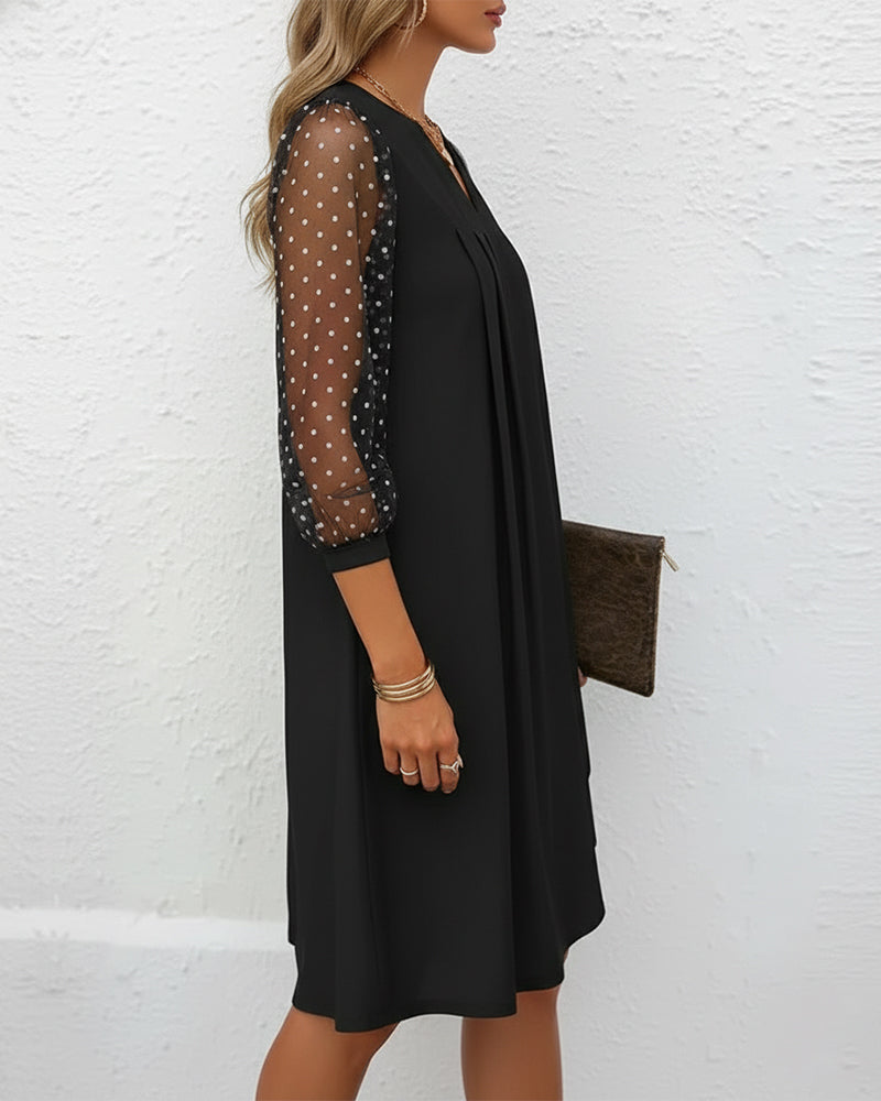 Kjole Med V-Krage Design, Mønstertstoff Och Slankende Passform