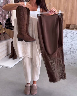 Elegant Satengskjørt Med Blondelappverk