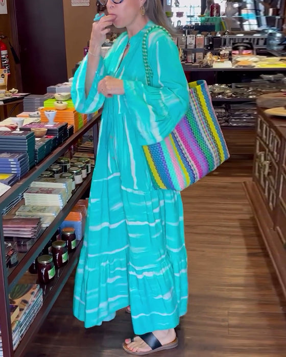 Uformell, løs lang kjole med V-hals og flare ermer