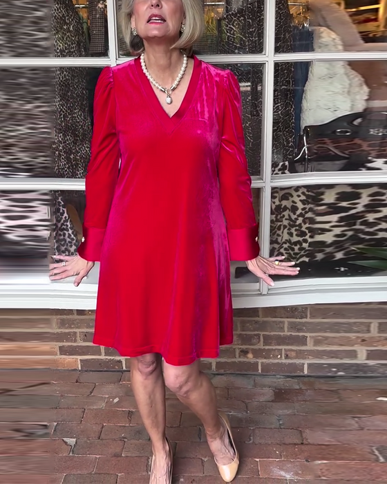 Elegant kjole med v-hals og ensfarget farge