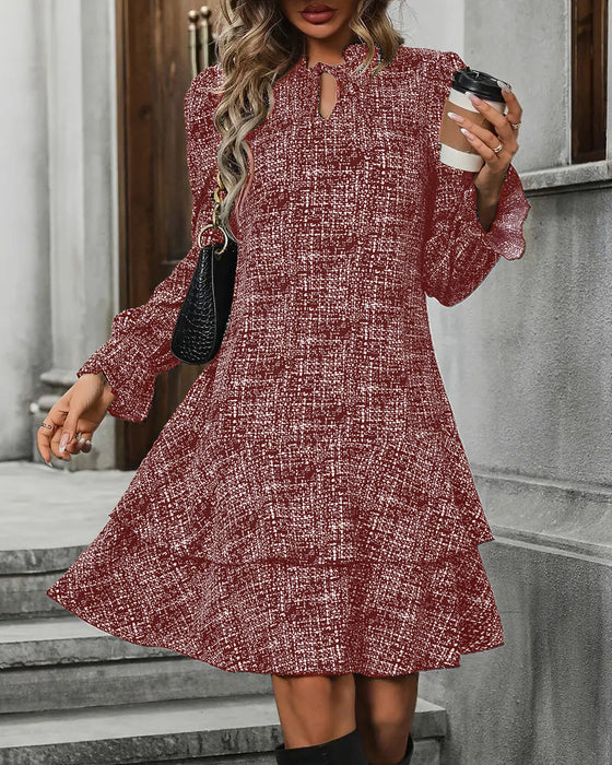 Elegant Kjole Med Utsvingte Ermer Og Striper