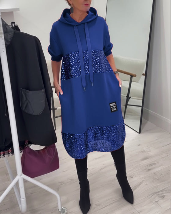 Kjole Med Hette Og Moteriktig Patchwork