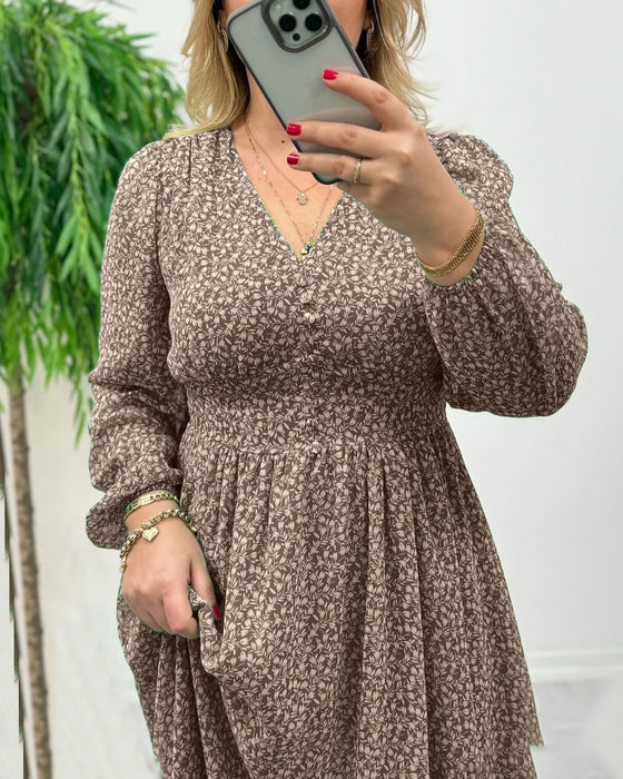 Elegant kjole med trykk med knapper