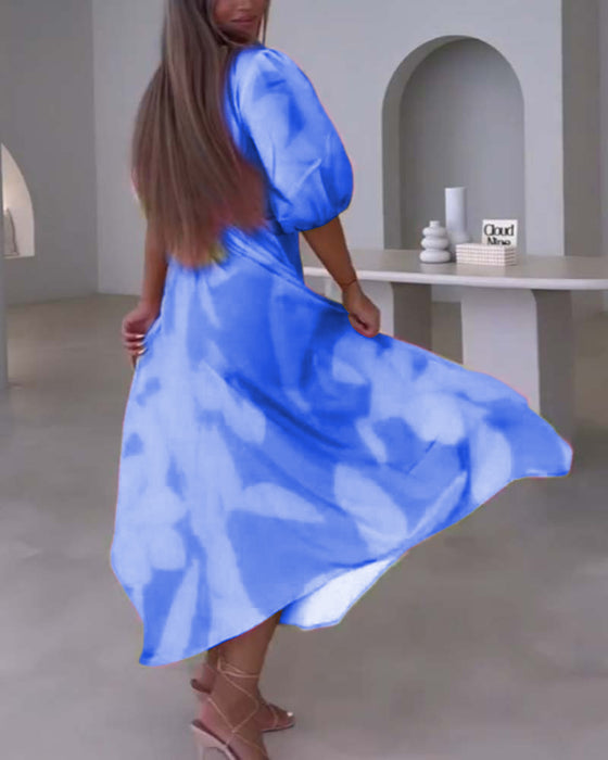 Elegant kjole med dyp V halvermet trykt