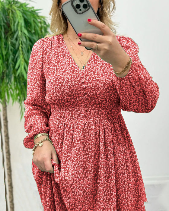 Elegant kjole med trykk med knapper