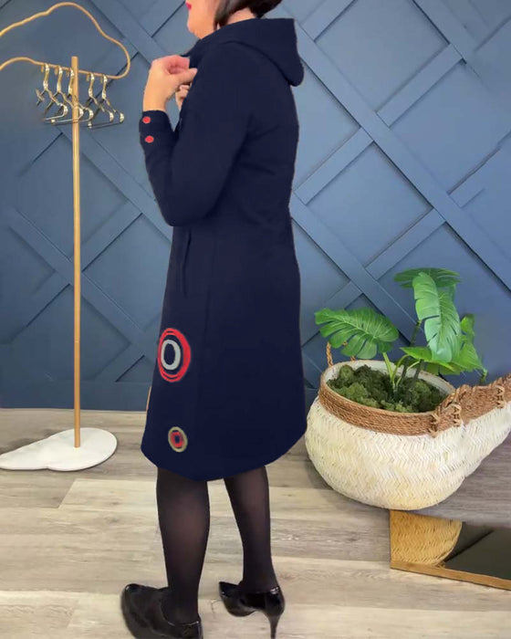 Uformell kjole med hette og hette med sirkeltrykk