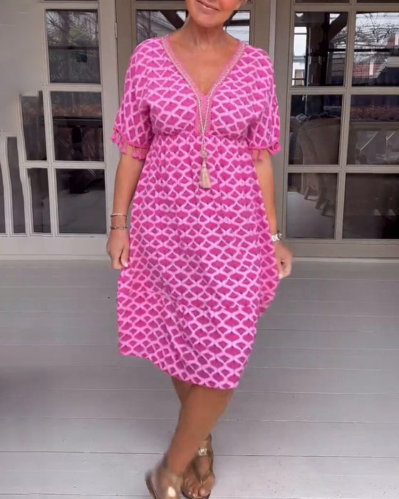 V-hals kjole i trykk med frynser