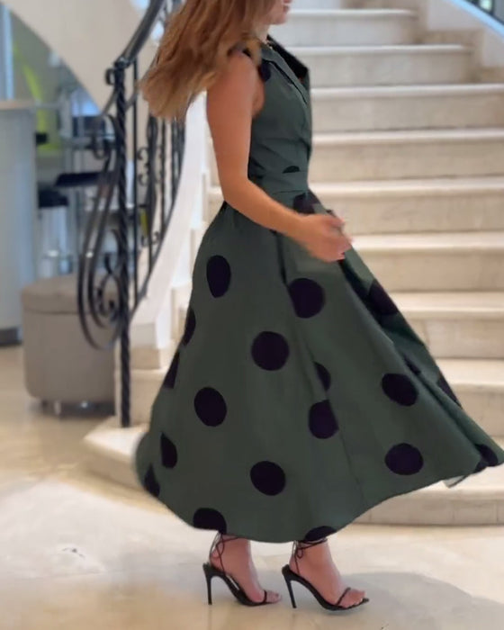 Elegant ensfarget kjole uten ermeslag