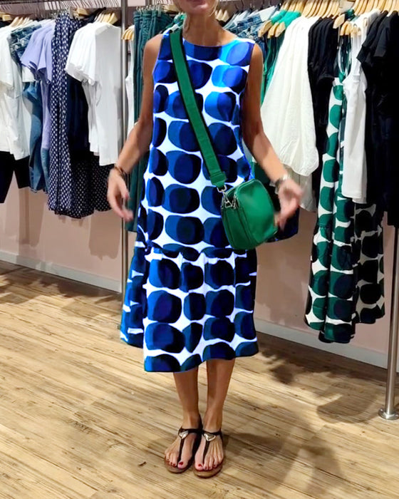 Kjole uten ermer med rund hals og trykk