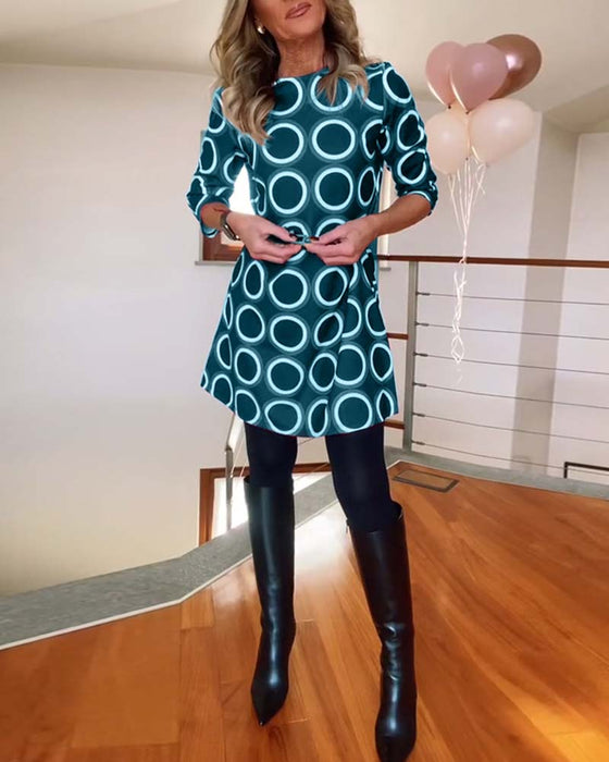 Uformell kjole med rund hals med sirkeltrykk