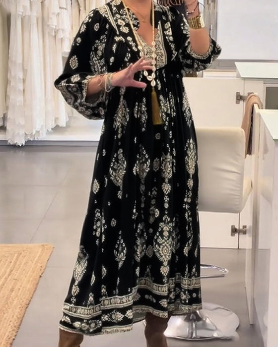 Kjole med avslappet trykk og løse lommer