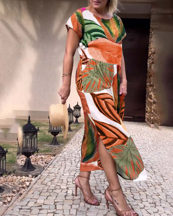 Kortermet kjole med bladtrykk