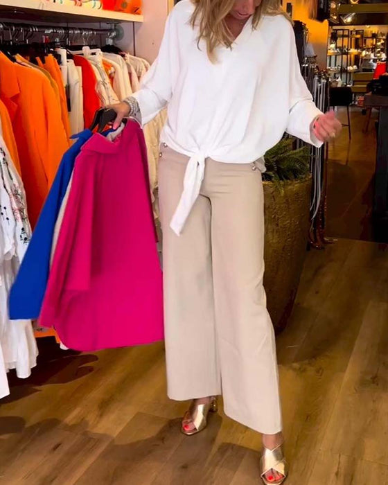 Ensfarget V-halsbluse med slips