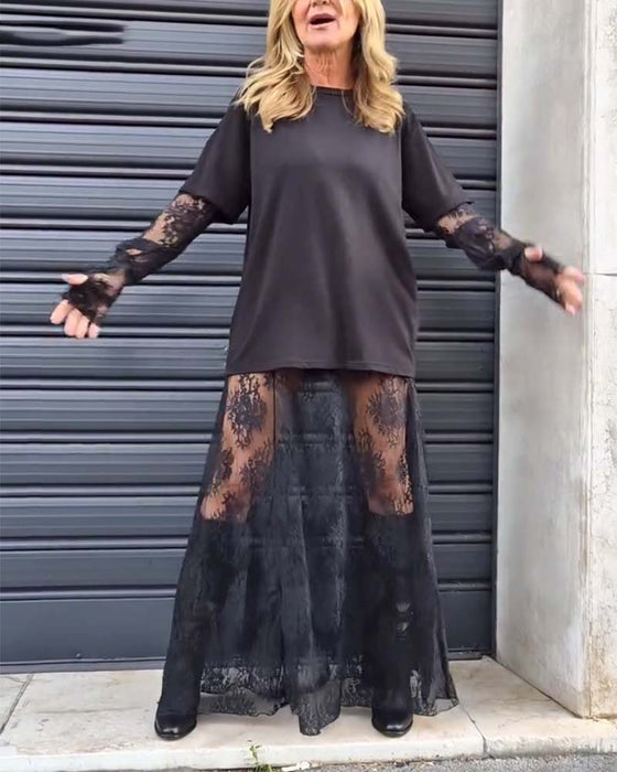 Todelt sett - ensfarget T-skjorte og blondeskjørt