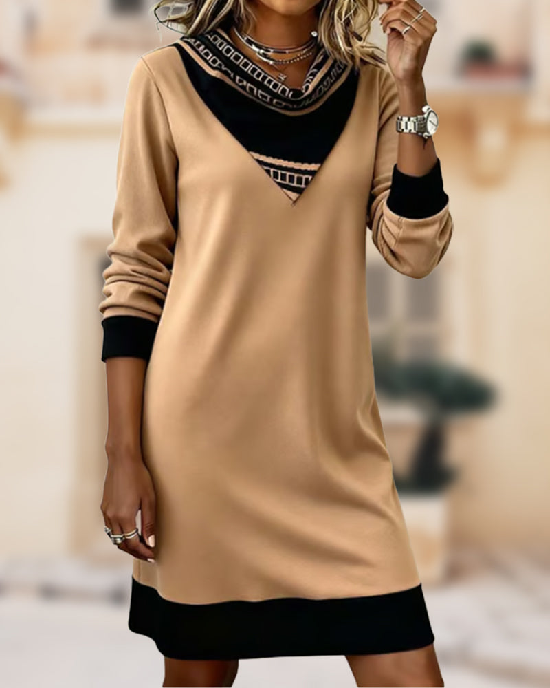 Kjole Med Halsringet Design, Fargeblokkdetalj Och Patchworkkunst