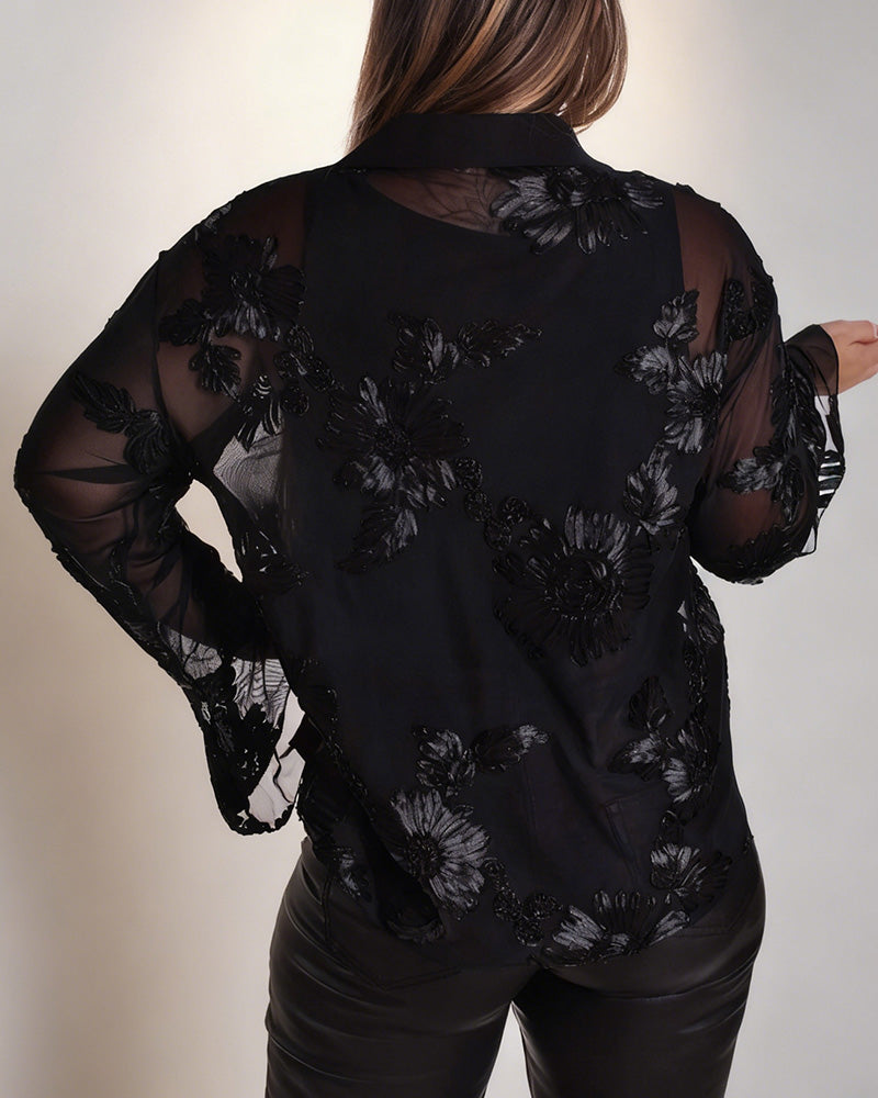 Bluse Med Lange Bjelleermer Og Krage