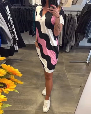 Kjole Med V-Hals Og Bølgemønster