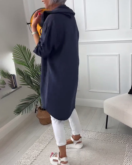 Kåpe med bokstavtrykk med hette