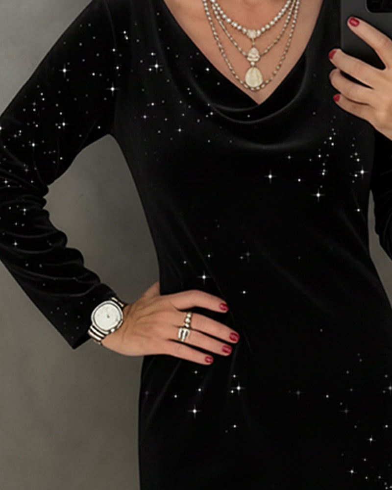 Kjole Med Fin Glans Og Rett Passform