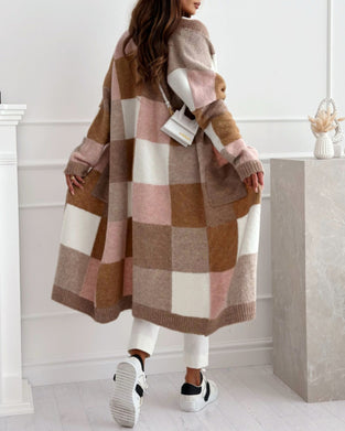 Uformell løs cardigan med rutete lommer i kontrast