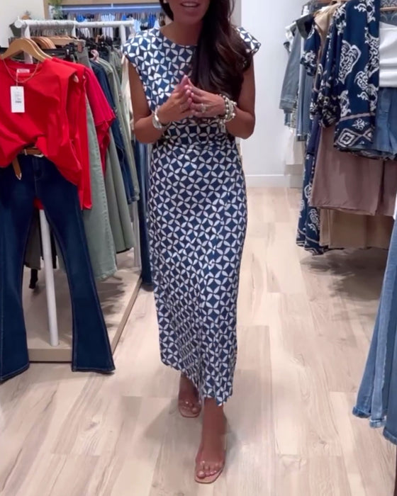 Ermeløs, elegant kjole med geometrisk trykk med rund hals