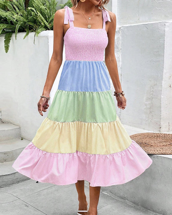 Kjole med kontrastpaneler og stropper