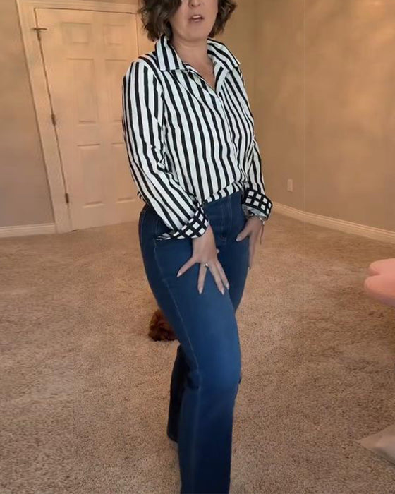 Bluse Med Vertikale Striper Mønster Og Elegant Stil