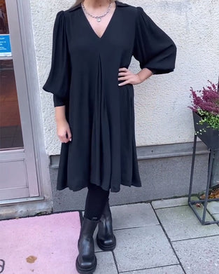 Kjole V-Hals Moteriktig Lanterneerm