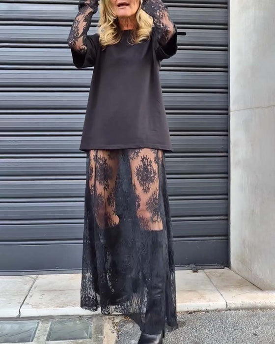 Todelt sett - ensfarget T-skjorte og blondeskjørt