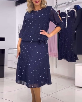 Fritidskjole med rund hals med prikker