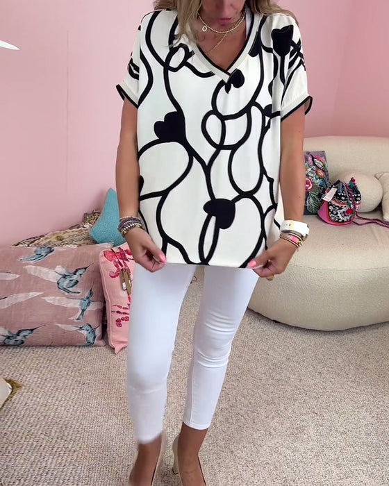 V-hals kortermet topp til hverdags med kontrasttrykk