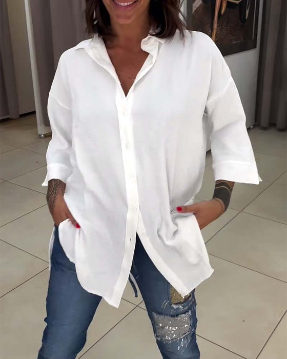 Ensfarget skjorte med knapper i jakkeslag