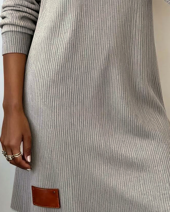 Rett Kjole Med Lange Ermer Og Høy Krage