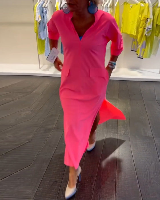 Ensfarget kjole med splitt V-hals