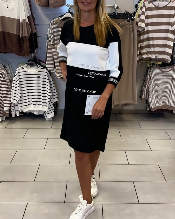 Kjole Med Kontrastfargede Paneler