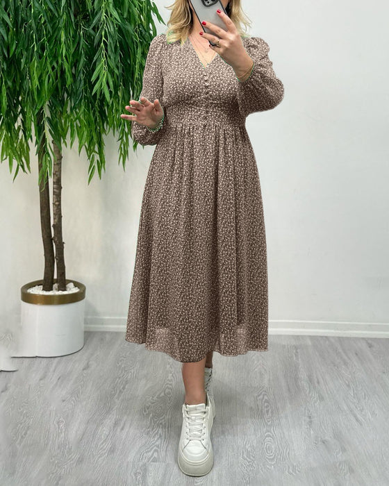 Elegant kjole med trykk med knapper