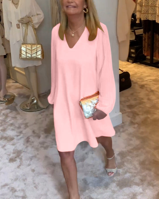 Ensfarget kjole med lanterne med V-hals