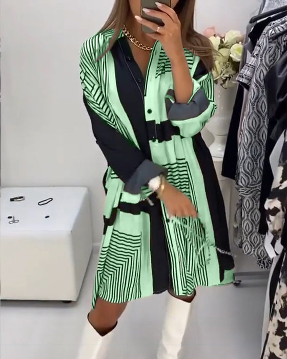 Kjole med knapper og trykk