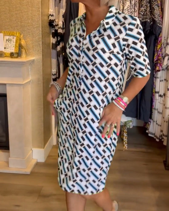 Geometrisk kjole med V-hals og trykk