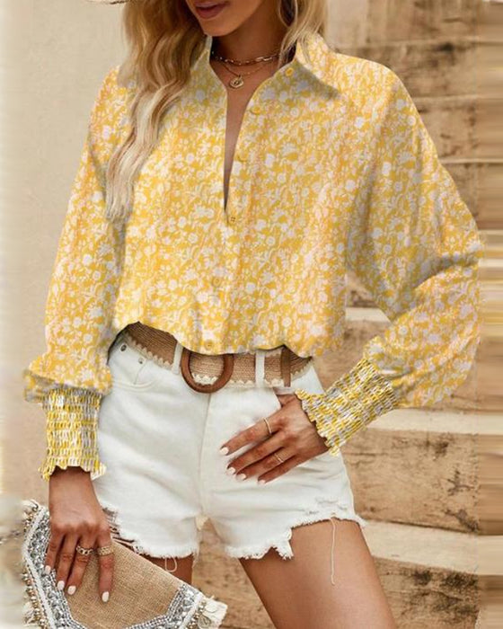 Bluse Med Retro Knapp Detaljer Og Små Florale Trykk