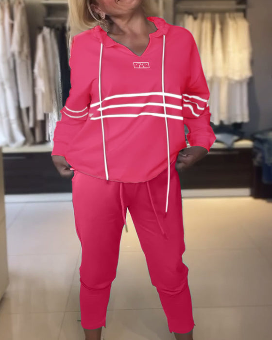 Uformelt sett med hettegenser med stripetrykk