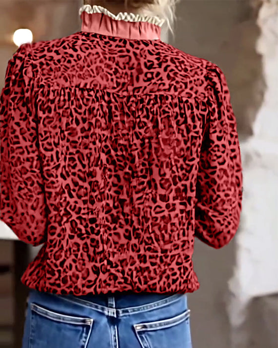 Bluse med avslappet leopardprint og lange ermer