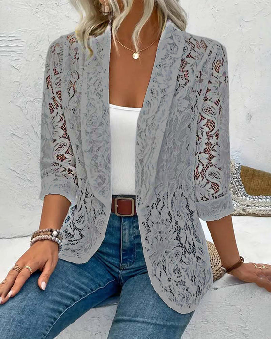 Ensfarget elegant kåpe med floral blonder og jakkeslag