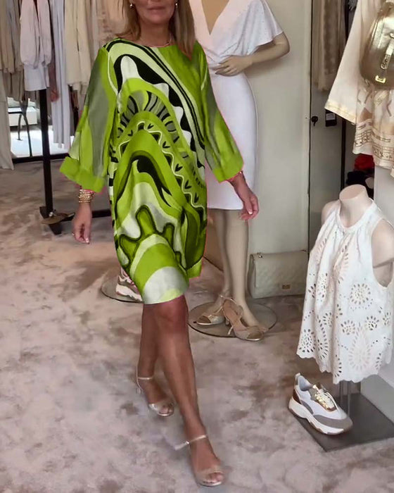 Fasjonabel midi-kjole med rund hals